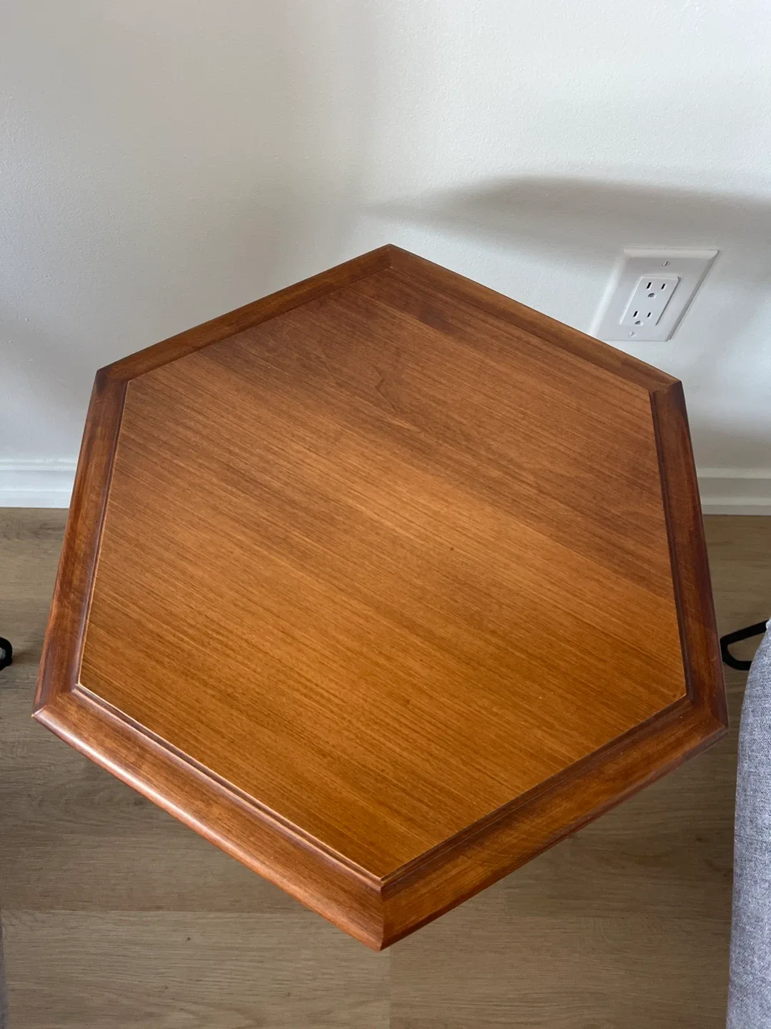 Wooden Accent Table - Unique Octagon Design image indicator(2)