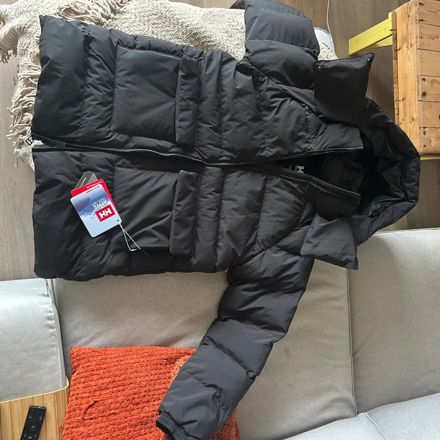 NWT • Helly Hansen Women's Ellie Puffy Parka - Black - M thumbnail