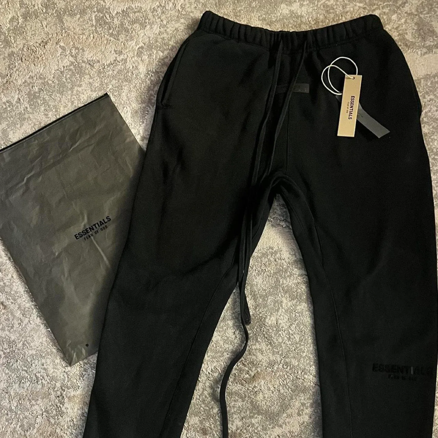 Essentials Fear of God Black Sweatpants thumbnail