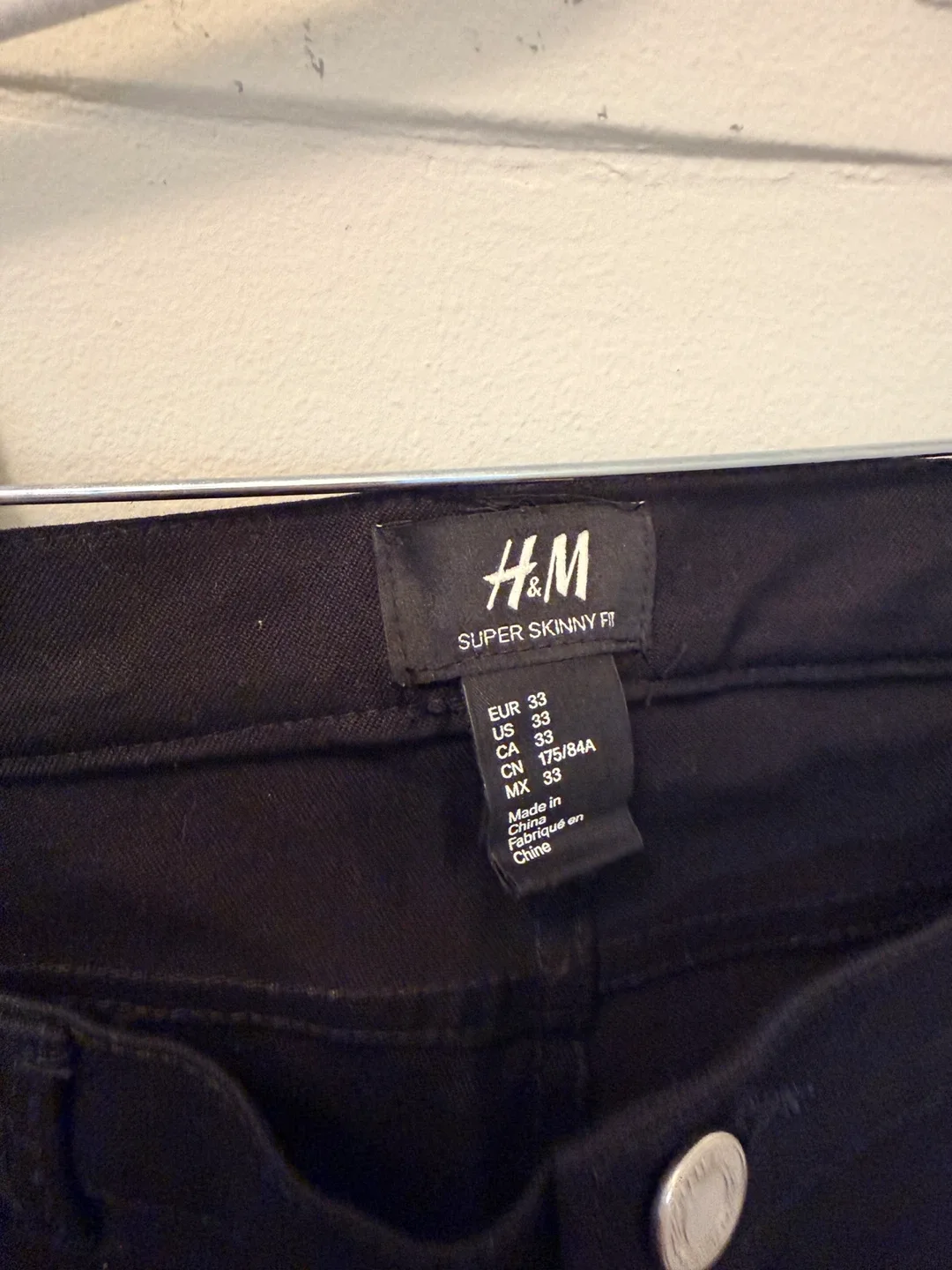 H&M Super Skinny Fit Black Jeans - Size 33 image indicator(2)