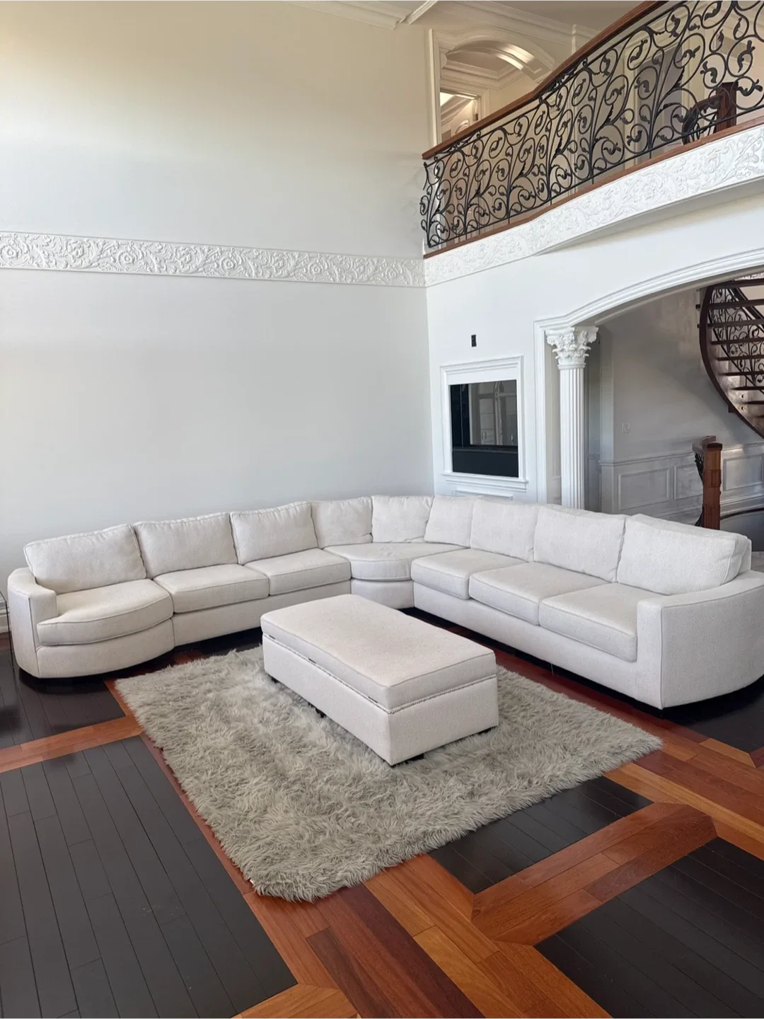 Large Off-White Sectional Sofa image indicator(4)