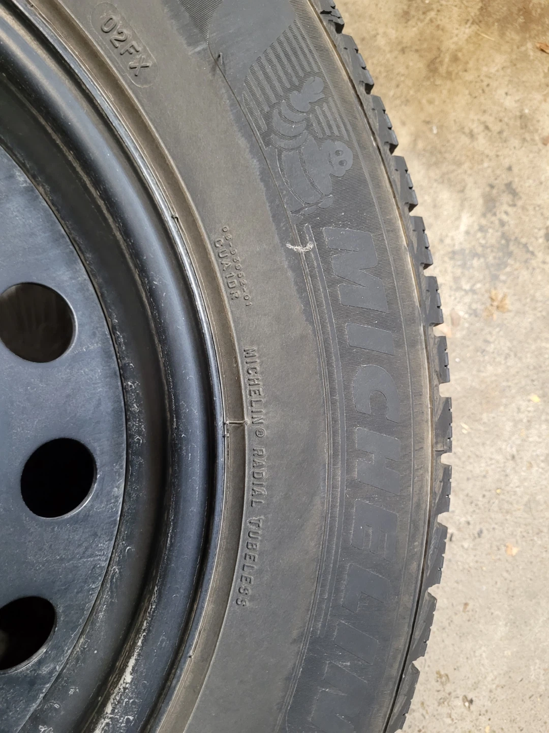 Michelin X-Ice Snow SUV 235/65R18 Tire - photo 2