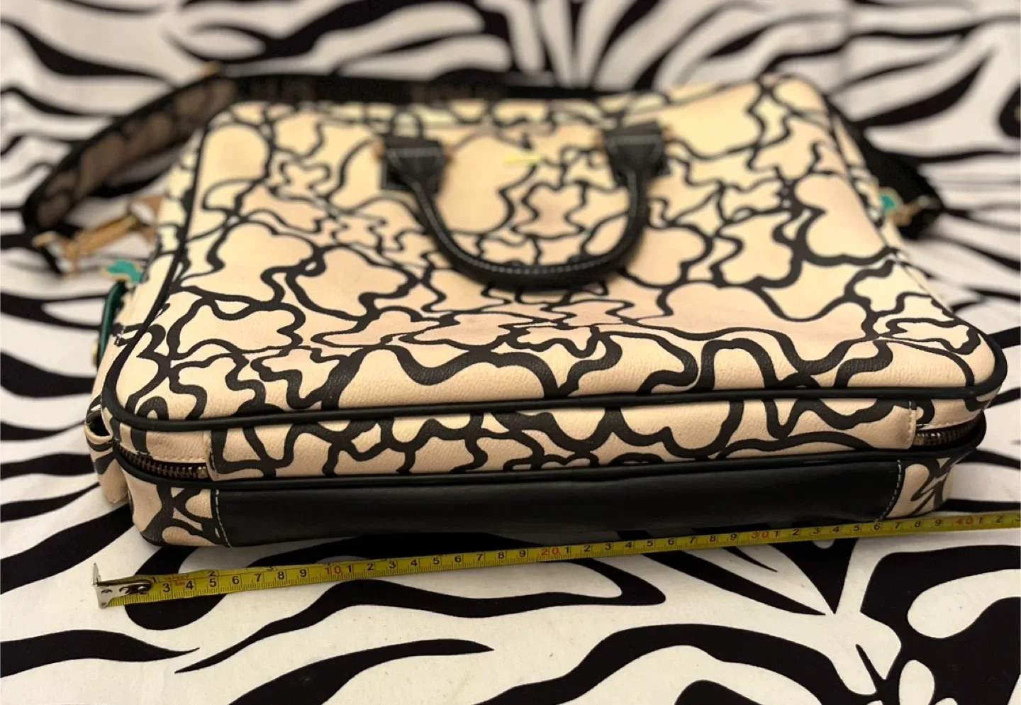 🧸🖤 TOUS Kaos Pix laptop briefcase in beige and black print 🖤🧸 image indicator(8)