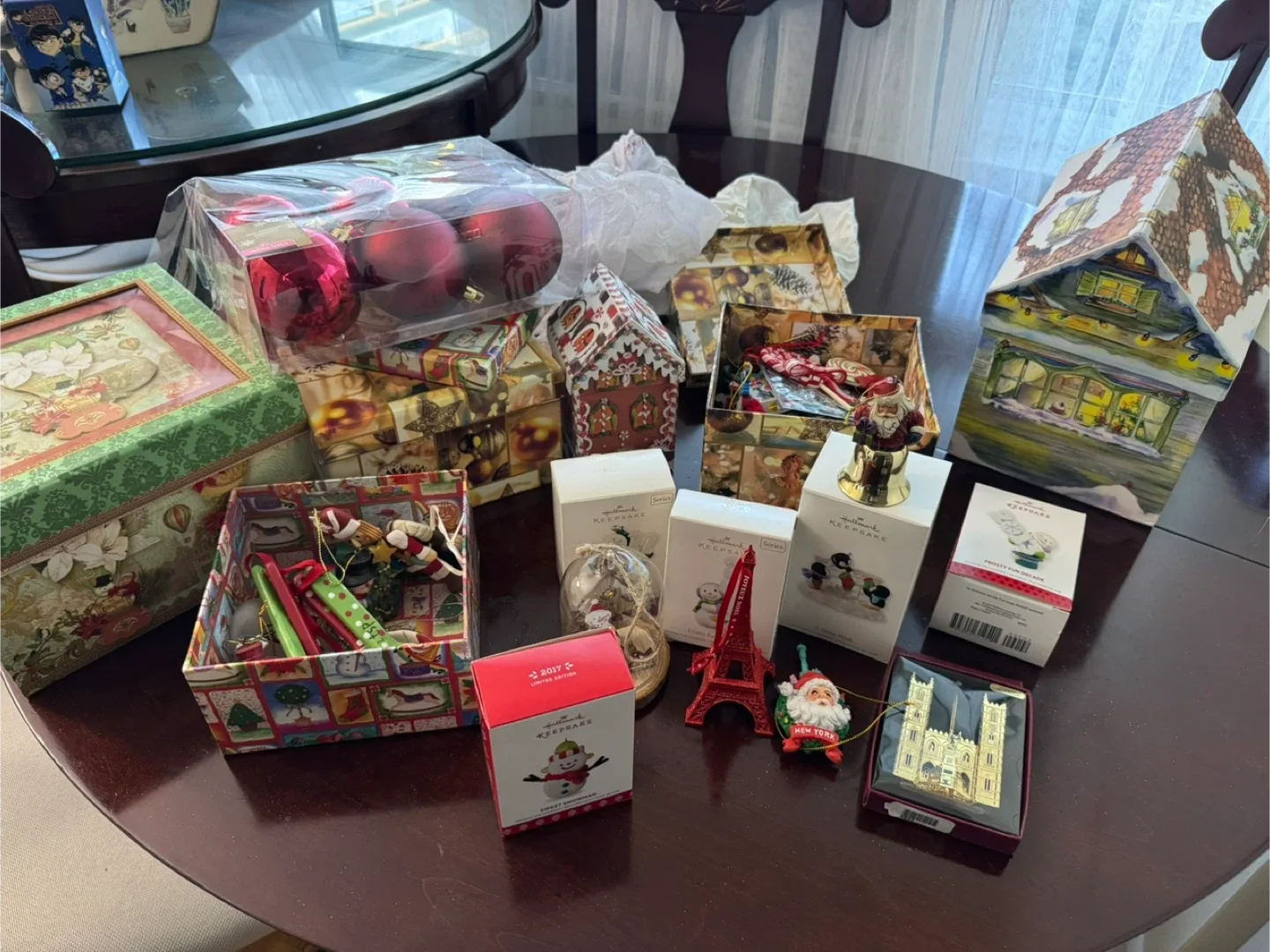 Christmas Ornaments & Decorative Boxes thumbnail