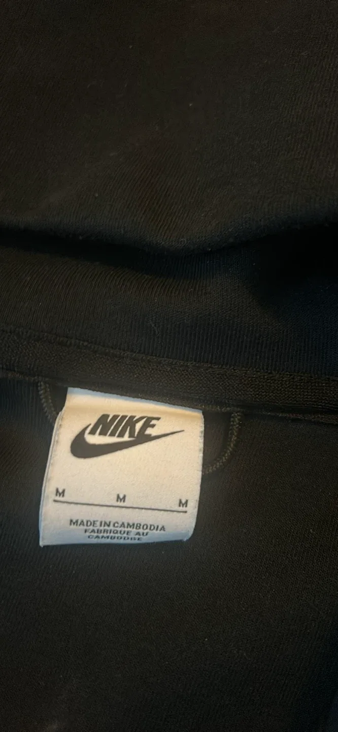 Nike Tech Fleece Hoodie - Size M - Black image indicator(2)