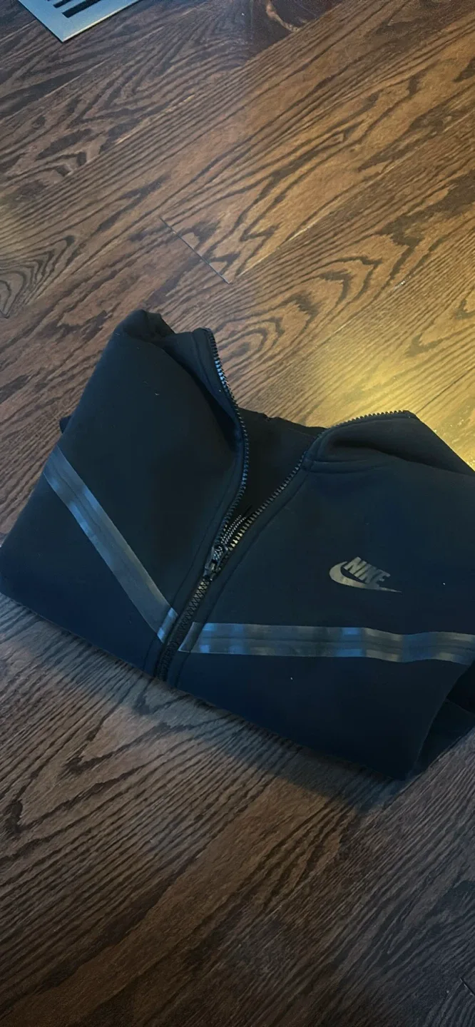 Nike Tech Fleece Hoodie - Size M - Black image indicator(7)