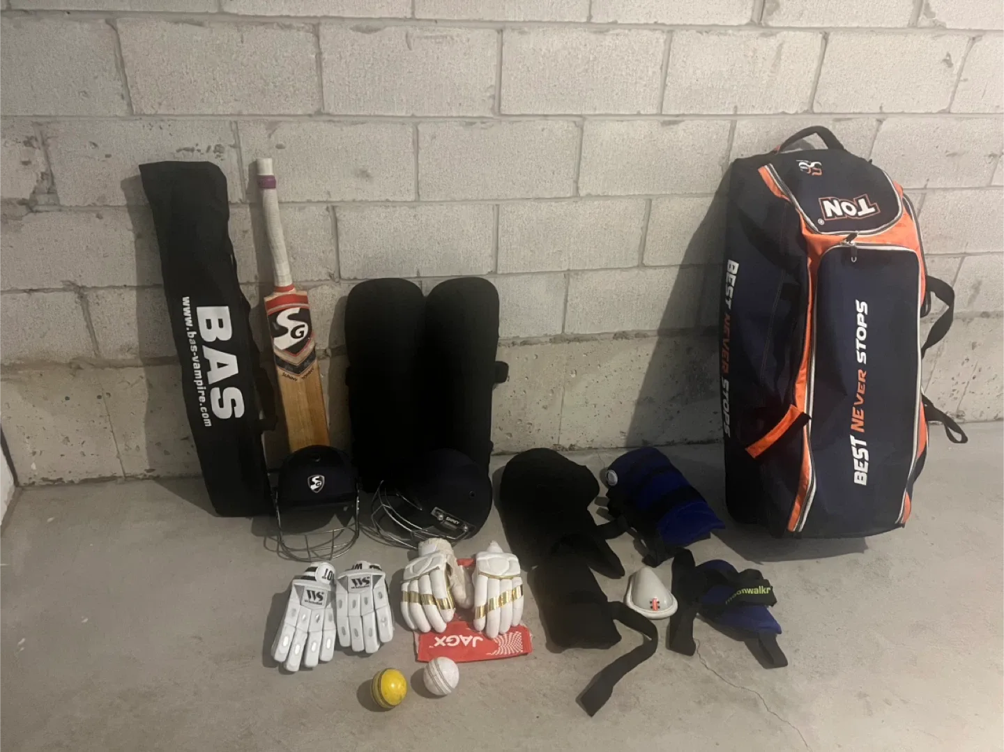 Cricket Gear Set: SG Bat, BAS Bag, Gloves & More image indicator(6)