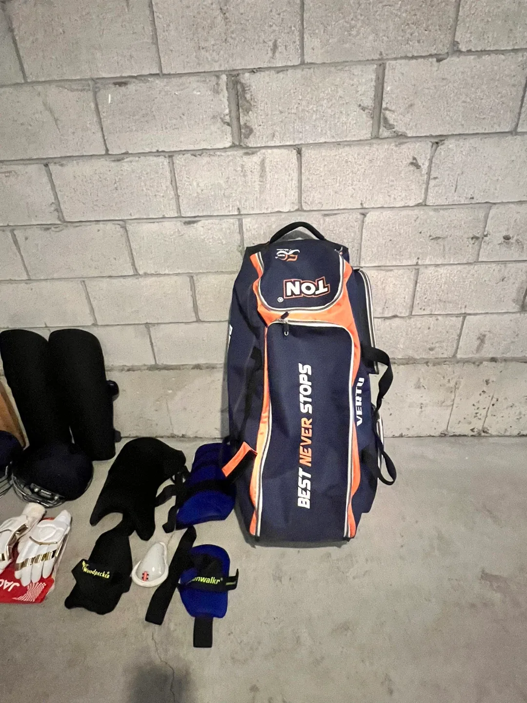 Cricket Gear Set: SG Bat, BAS Bag, Gloves & More image indicator(2)