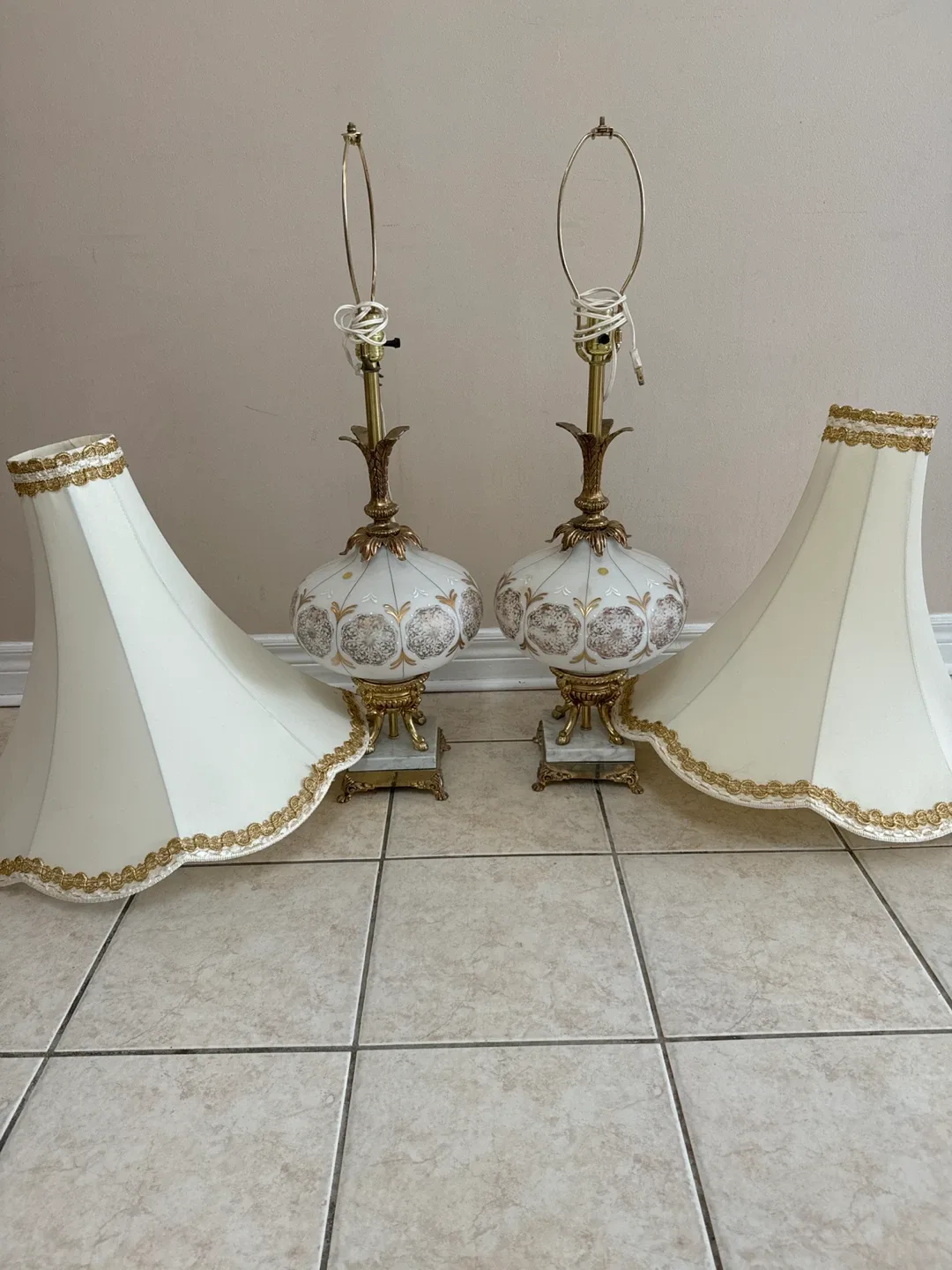 Vintage Pair of Lamps with Shades image indicator(2)