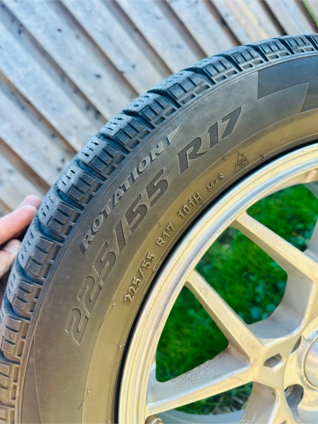 Pirelli Winter Tires 225/55R17 on Rims image indicator(4)