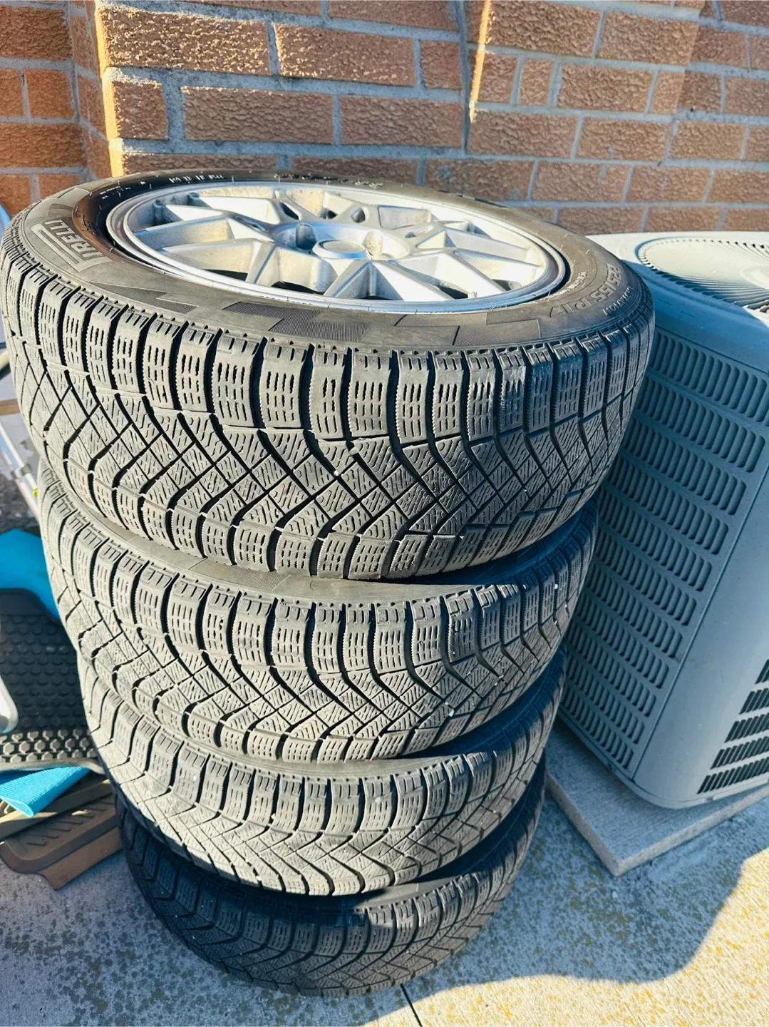 Pirelli Winter Tires 225/55R17 on Rims image indicator(6)