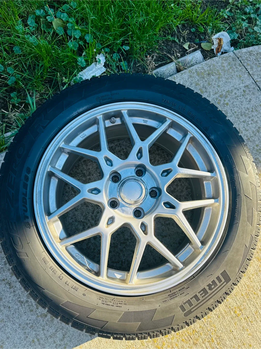 Pirelli Winter Tires 225/55R17 on Rims image indicator(3)