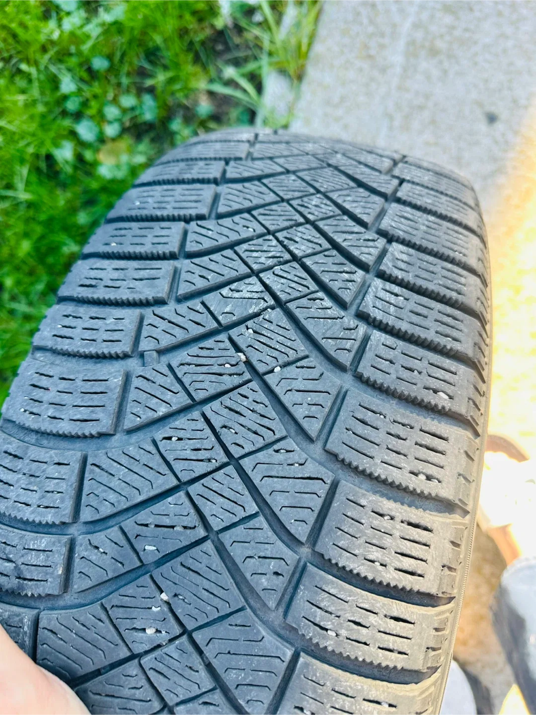 Pirelli Winter Tires 225/55R17 on Rims image indicator(8)