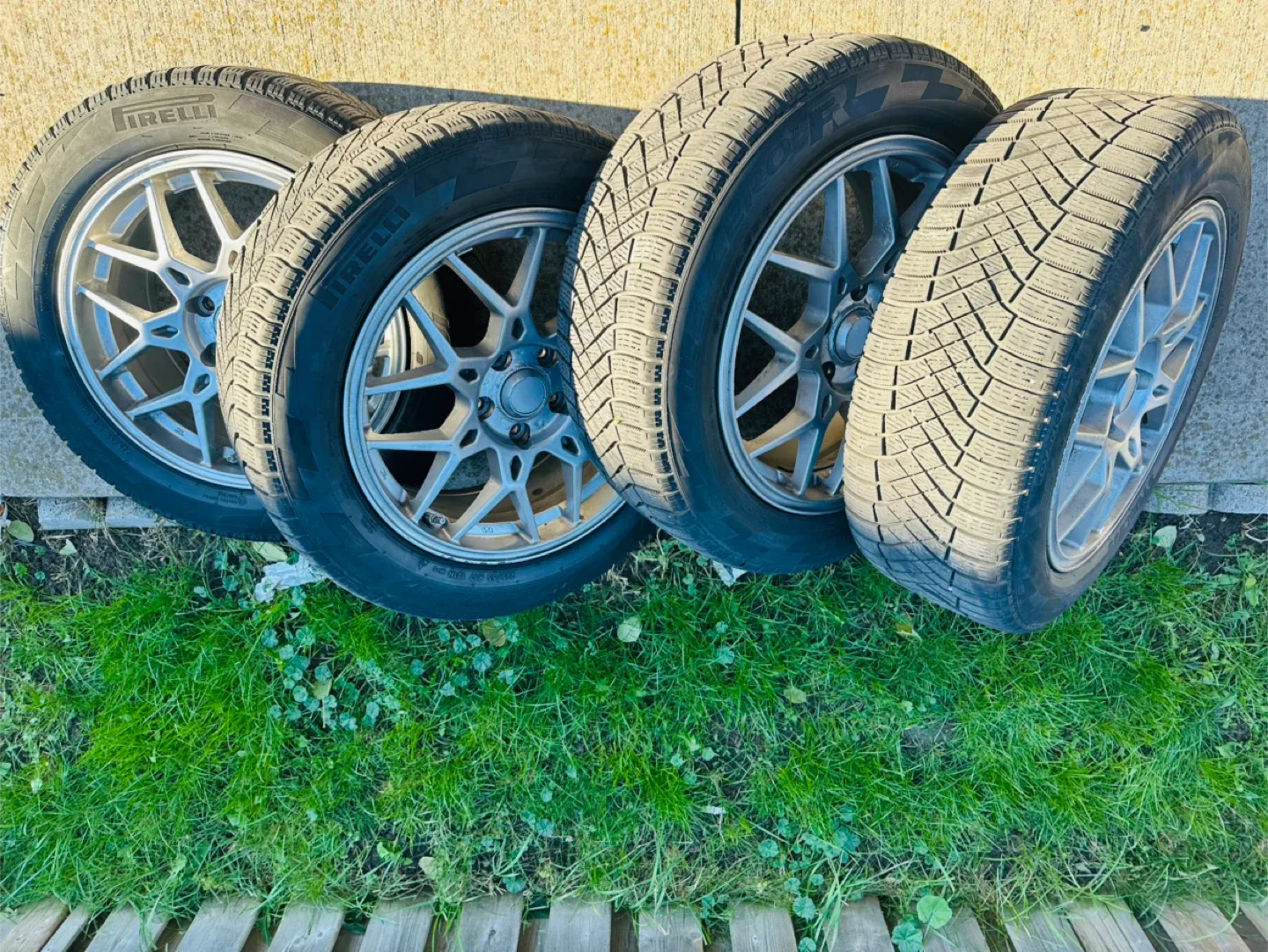 Pirelli Winter Tires 225/55R17 on Rims image indicator(7)