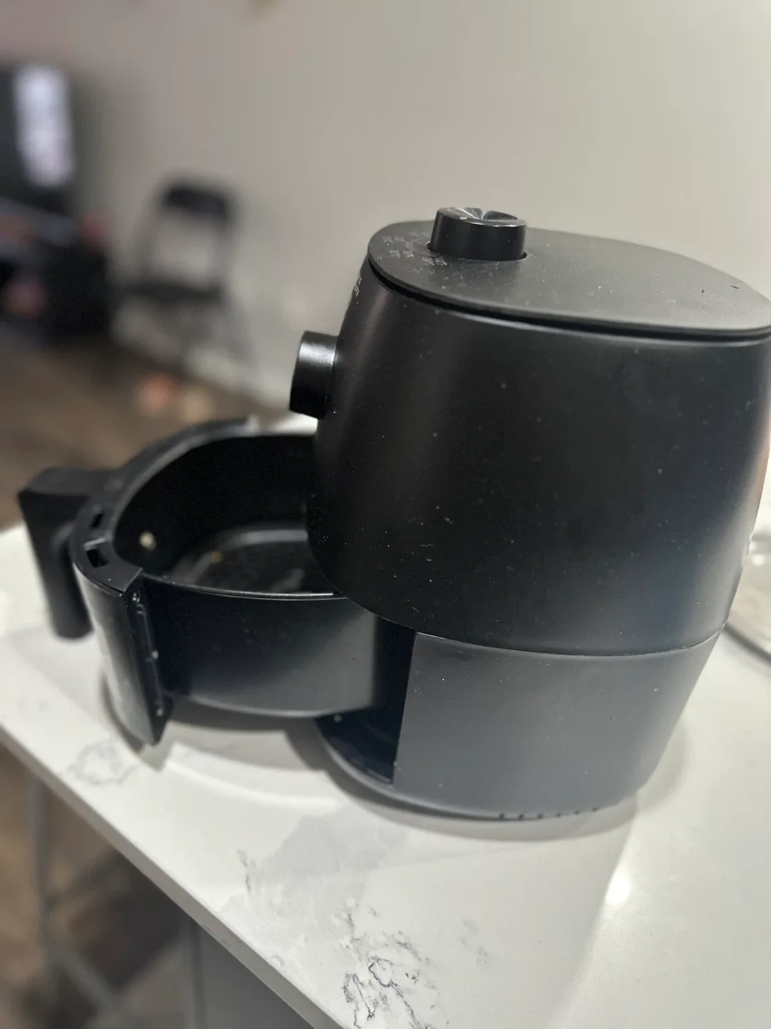 Mainstays 2.2 qt Air Fryer - Black image indicator(2)