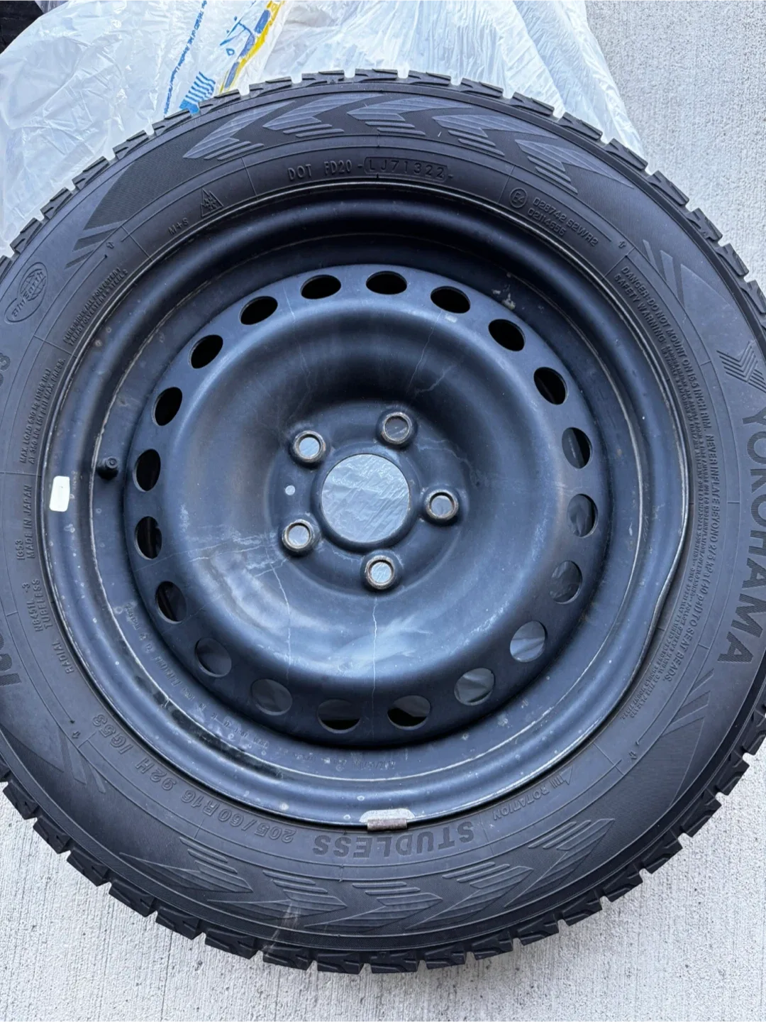 Yokohama 205/60R16 Winter Tire For Sale image indicator(2)