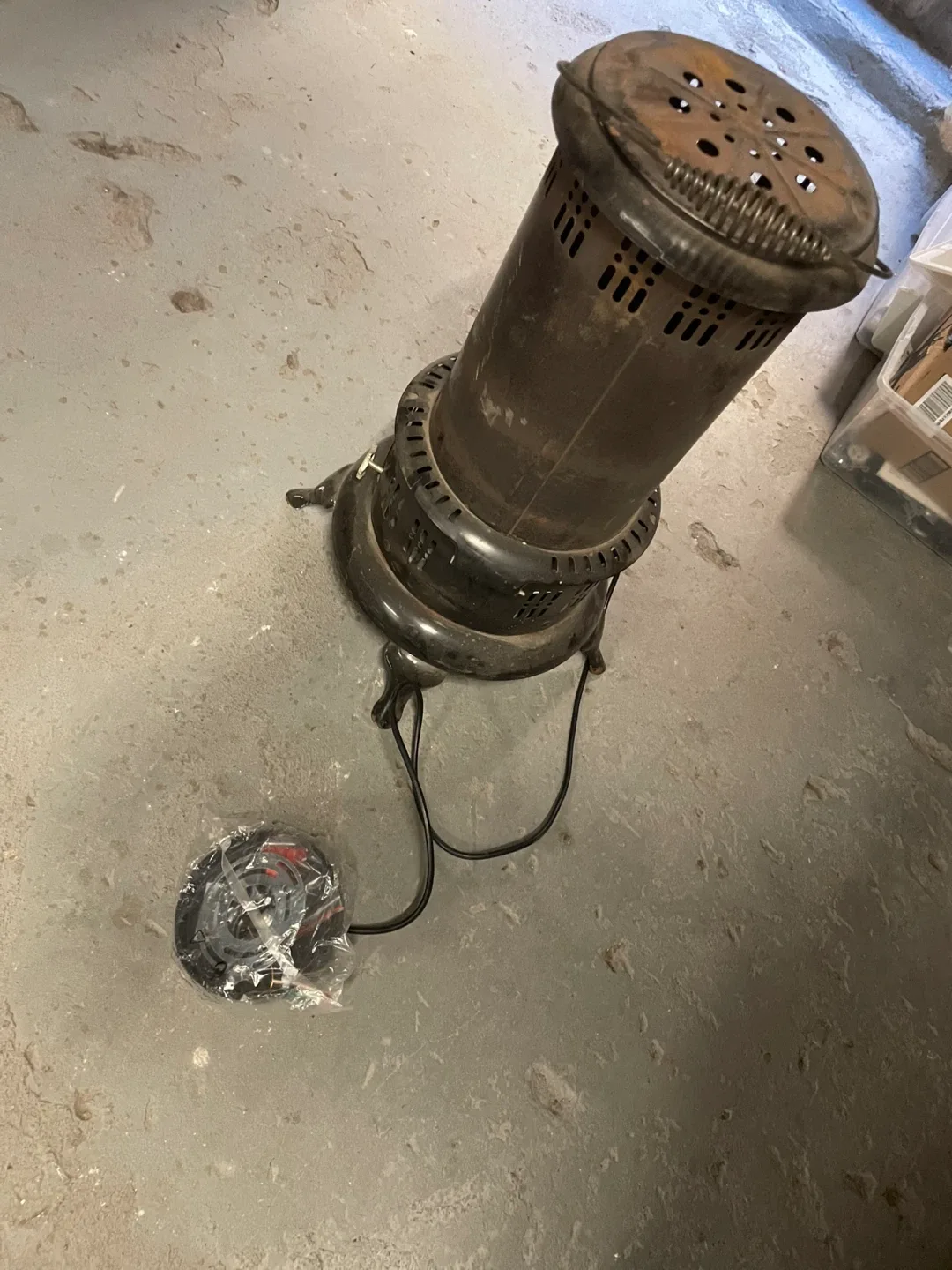 Vintage Kerosene Heater image indicator(2)