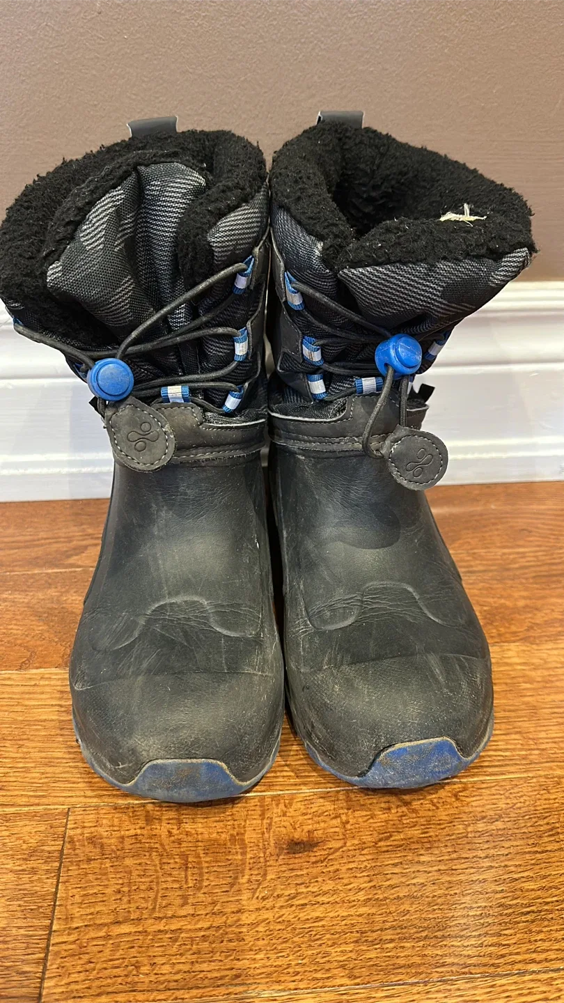 Kids Winter Boots thumbnail