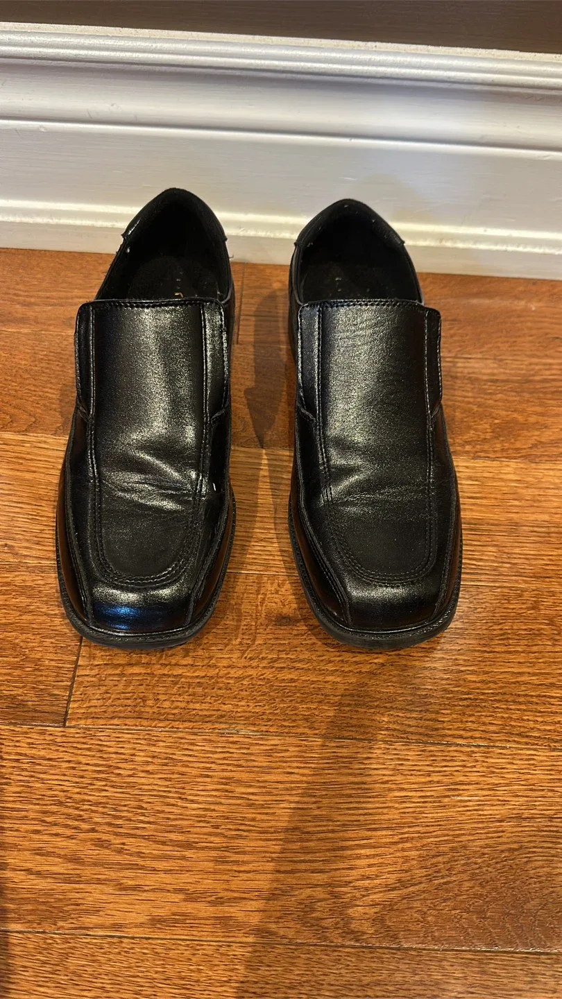 Black Dress Shoes. Size 5 thumbnail