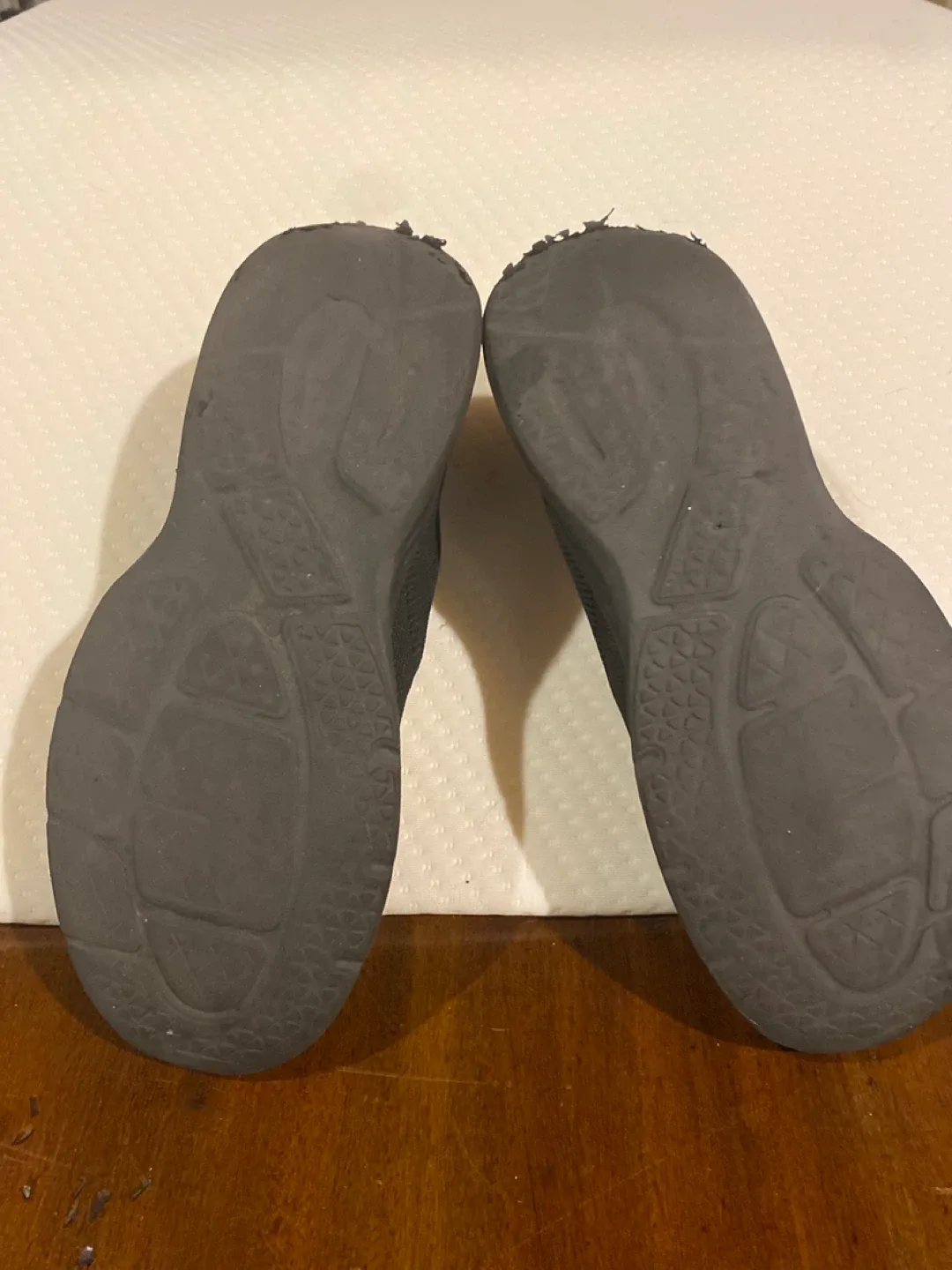 Dream Pairs Black Slip On Shoes - Size 7 image indicator(3)