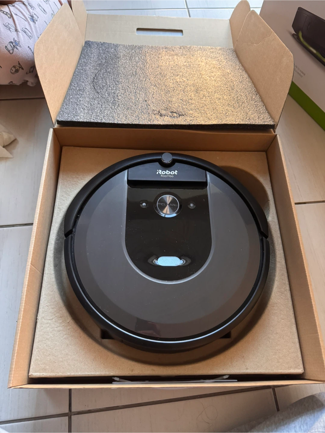 iRobot Roomba i7+ Vacuum Cleaner - photo 5