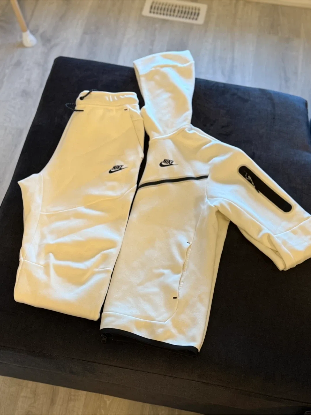 Nike Tech Fleece Set - Cream image indicator(2)