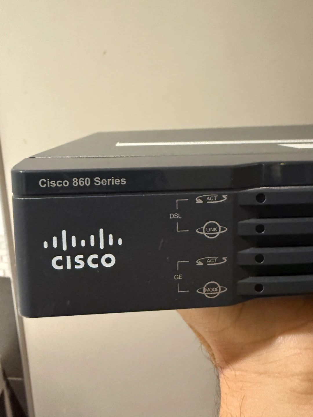 Cisco 860 Series Integrated Services Router - photo 2