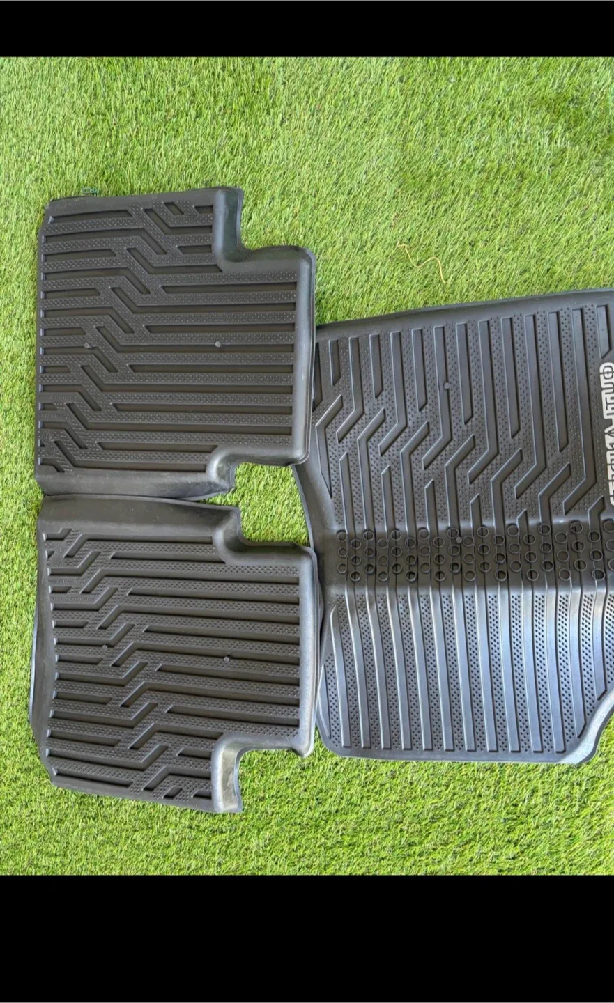 2022Mitsubishi Outlander Floor Mats - Black image indicator(2)