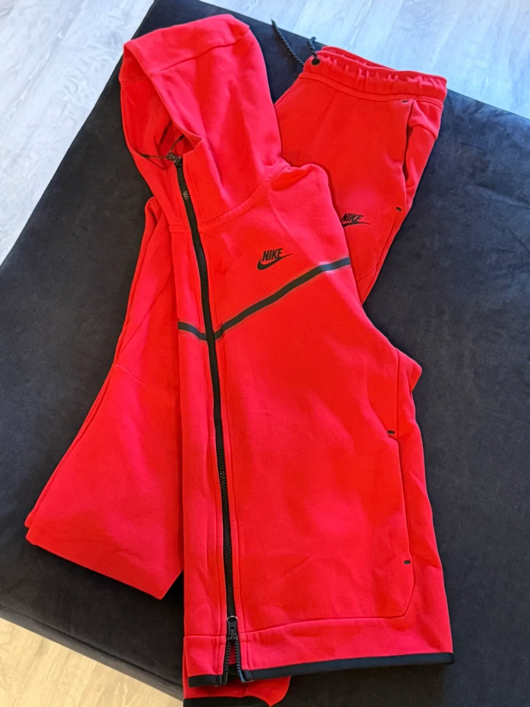 Nike Tech Fleece Red Tracksuit image indicator(2)