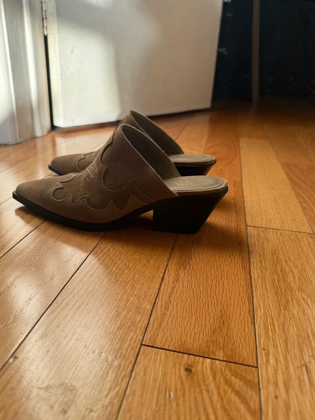 Cowboy Style Mules image indicator(5)