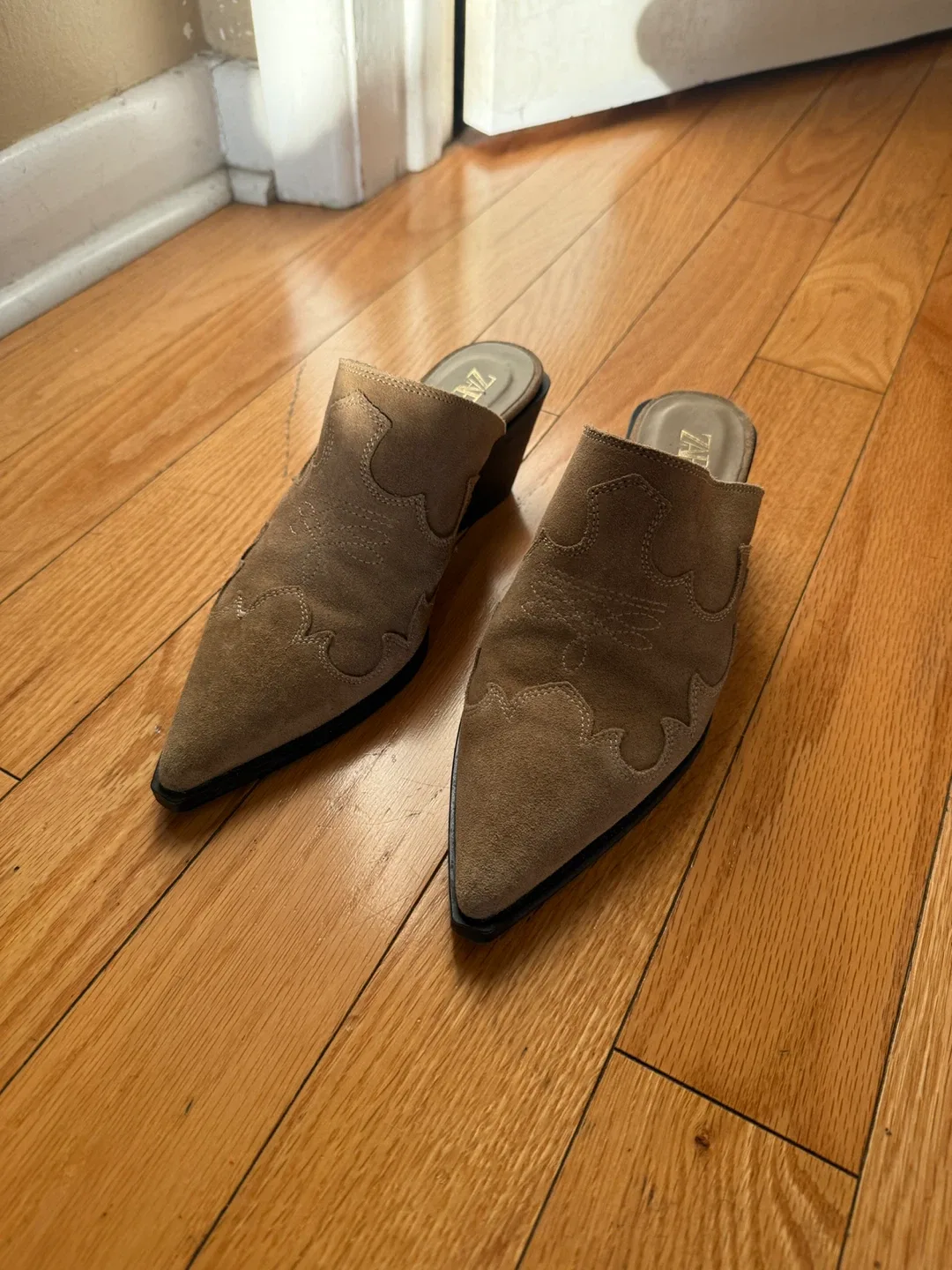 Cowboy Style Mules image indicator(2)