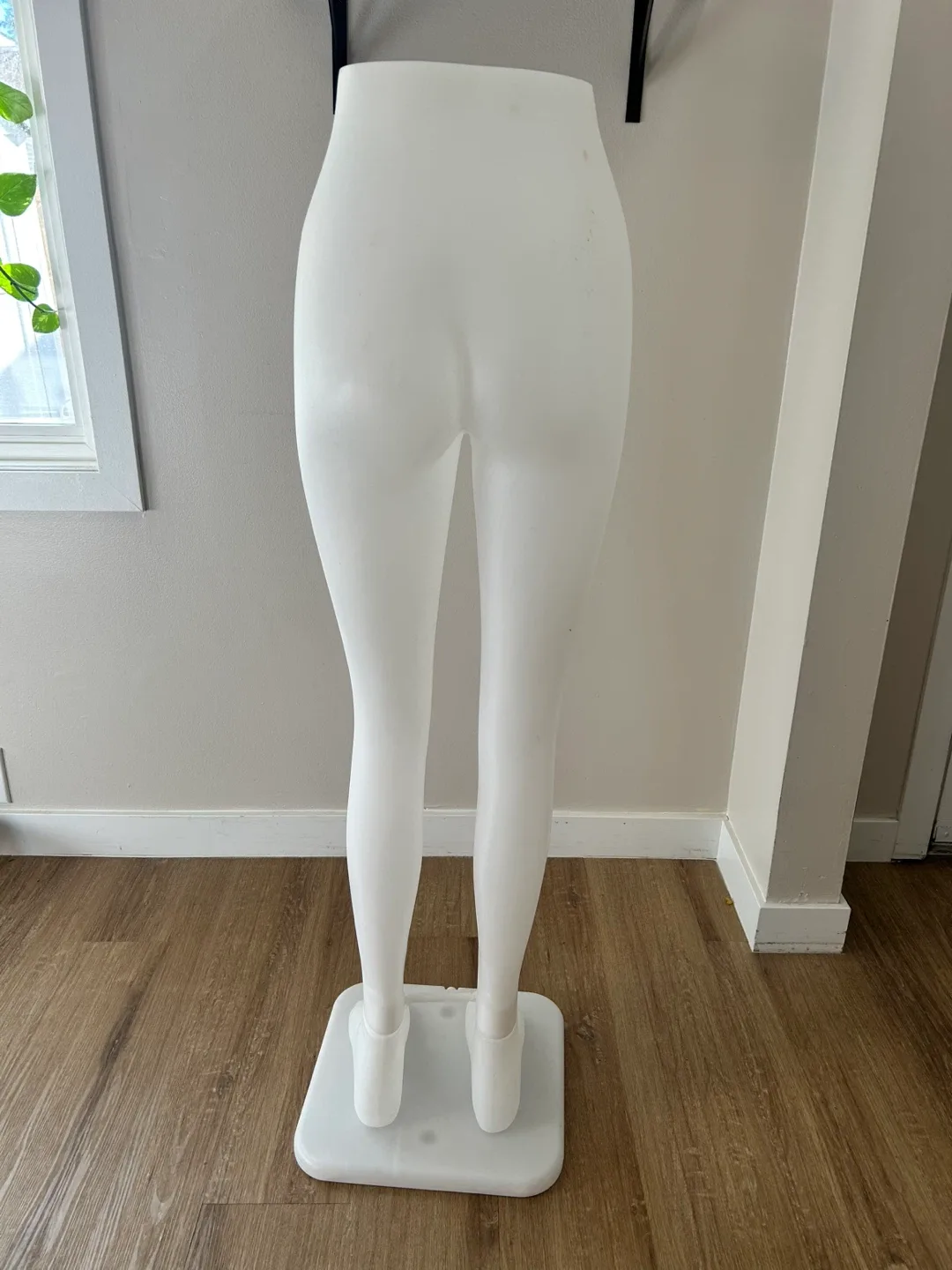 🩳 Female Mannequin Display Form – $70 image indicator(5)