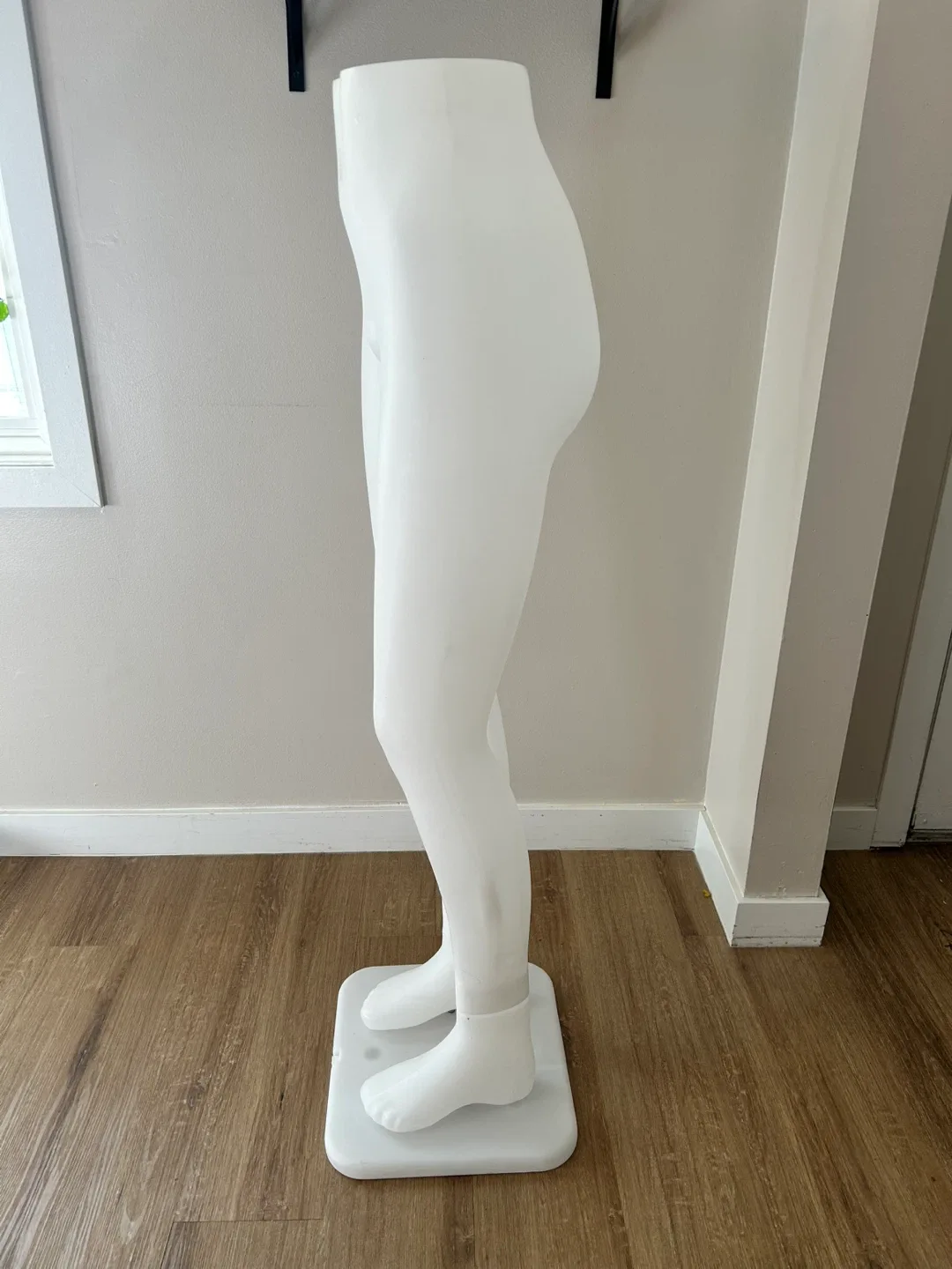 🩳 Female Mannequin Display Form – $70 image indicator(2)