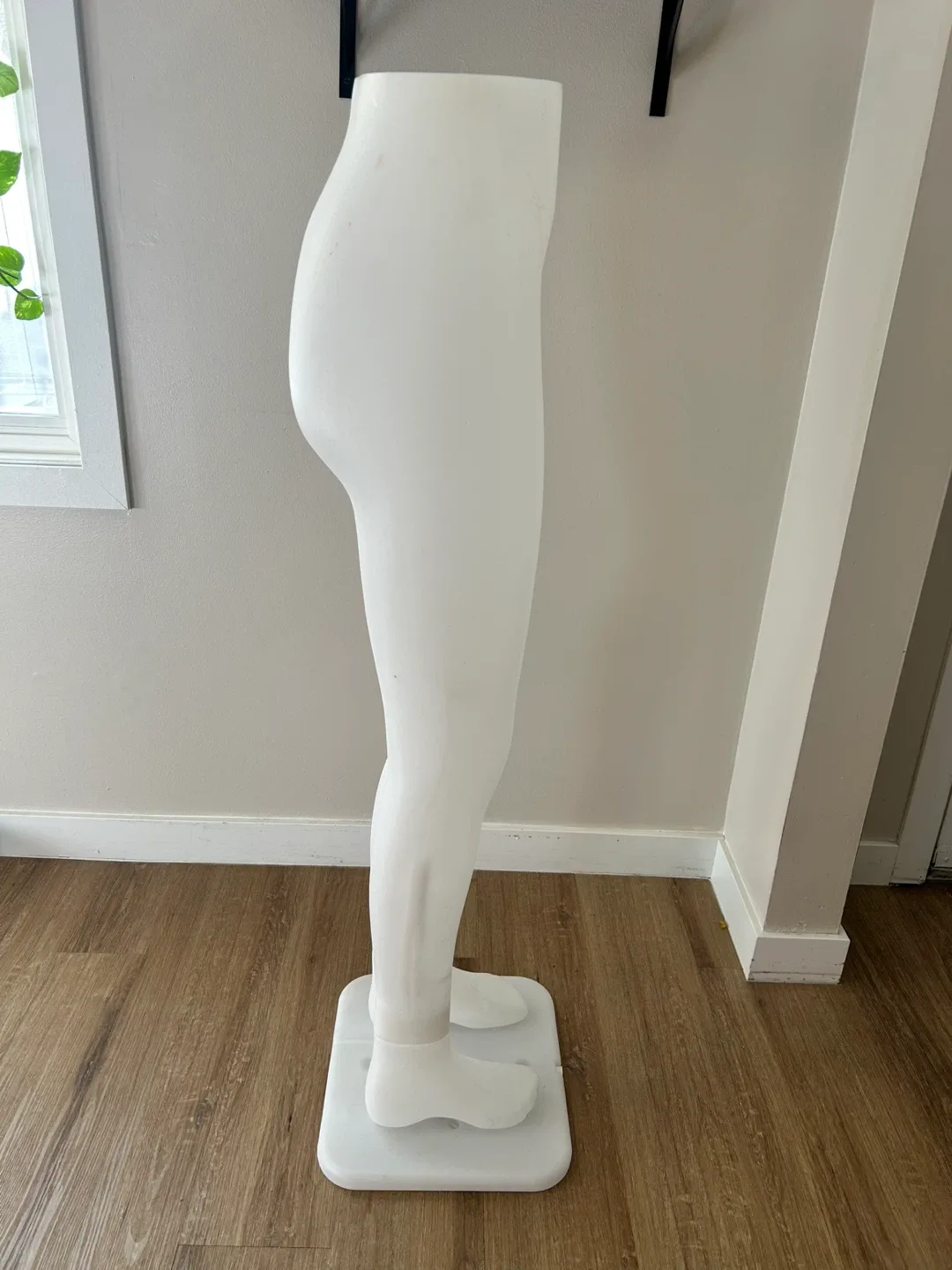 🩳 Female Mannequin Display Form – $70 image indicator(3)
