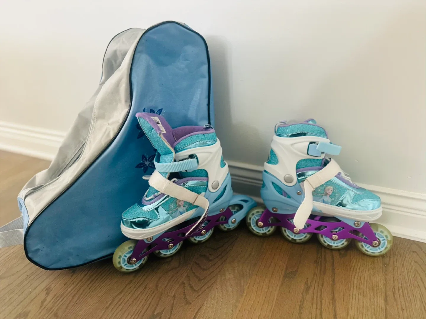 Disney Frozen II Roller Blades Size 2-4 (Youth) image indicator(3)