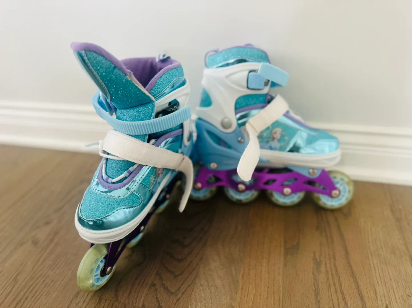 Disney Frozen II Roller Blades Size 2-4 (Youth) image indicator(2)