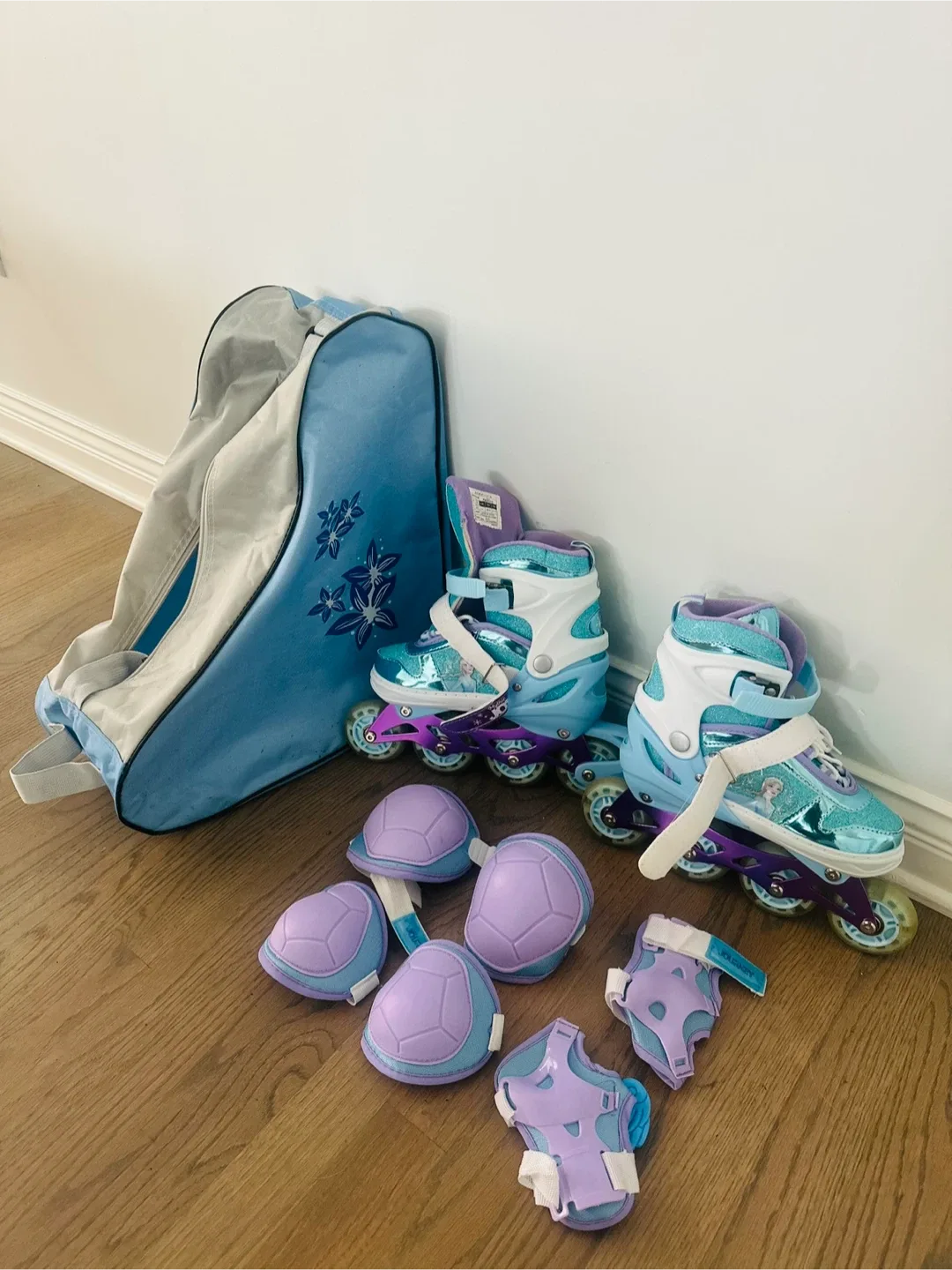 Disney Frozen II Roller Blades Size 2-4 (Youth) image indicator(4)