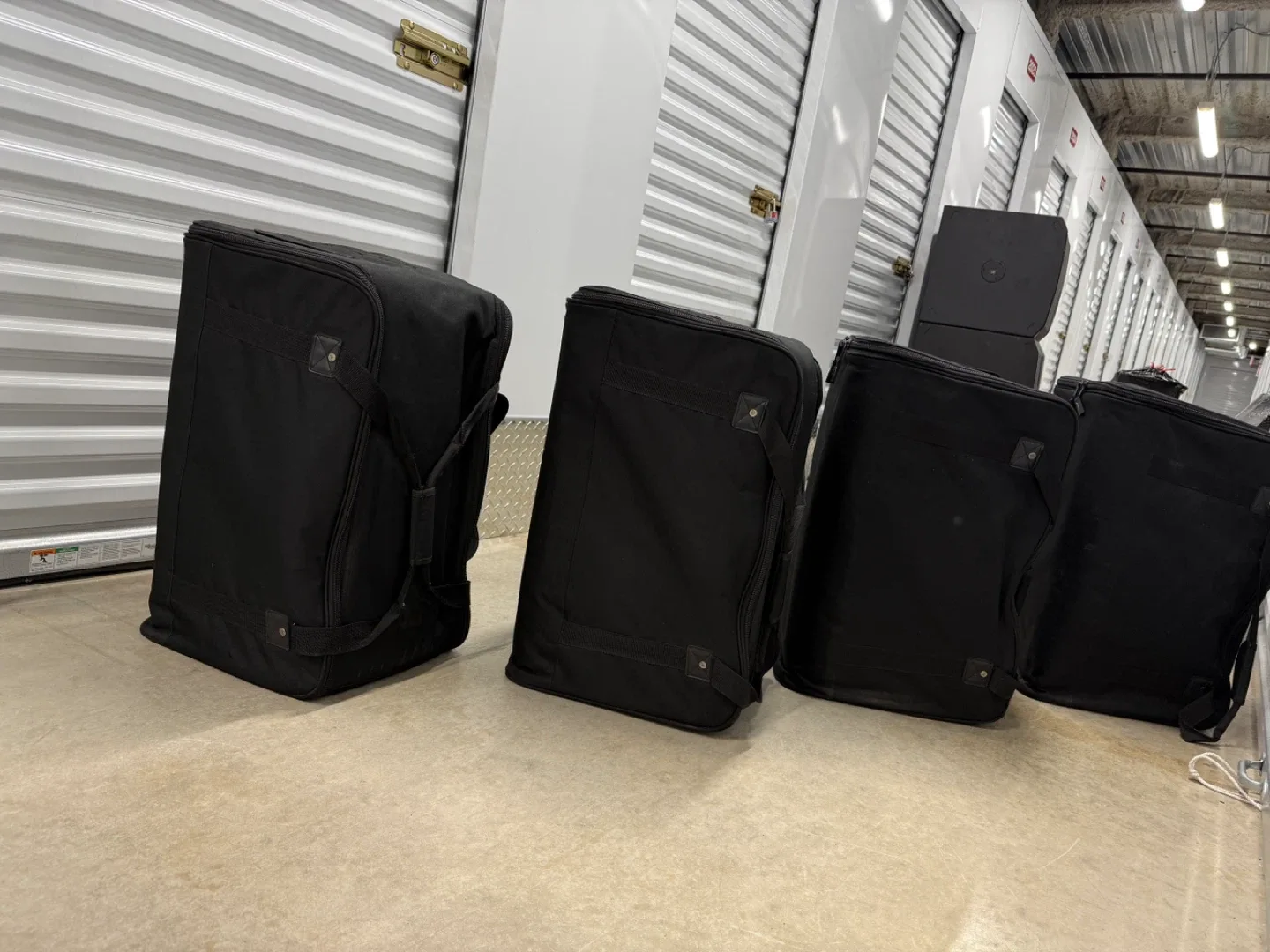 QSC K12.2 Powered Speakers  4 pieces + Tote Bags image indicator(2)