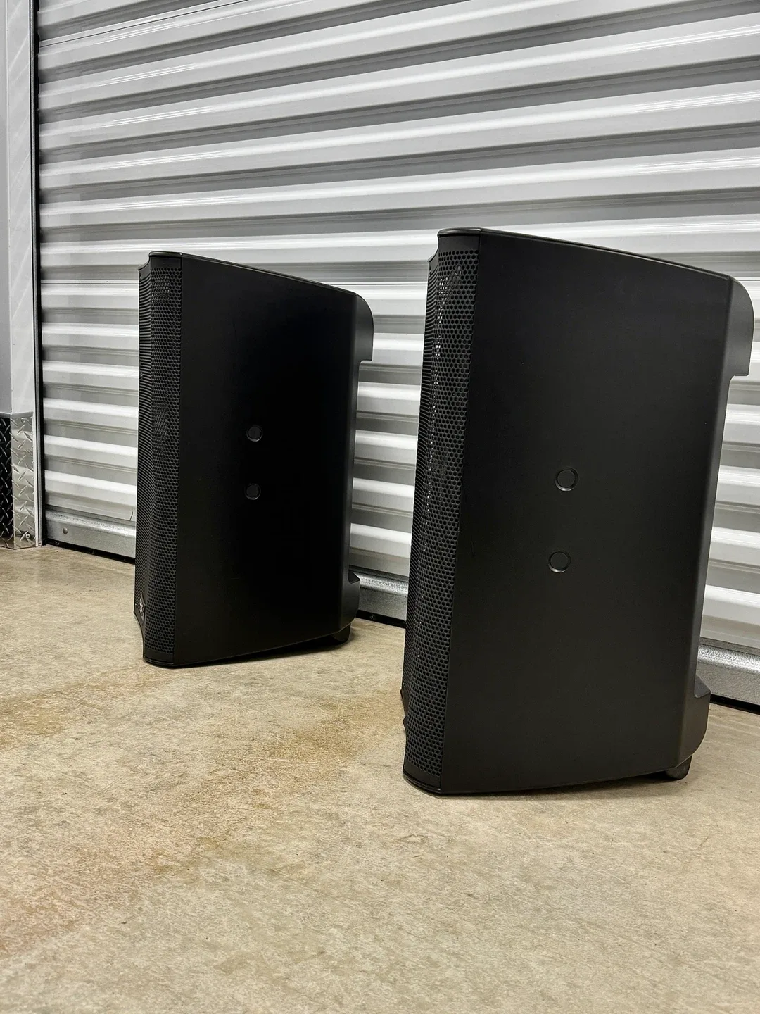 QSC K12.2 Powered Speakers  4 pieces + Tote Bags image indicator(4)