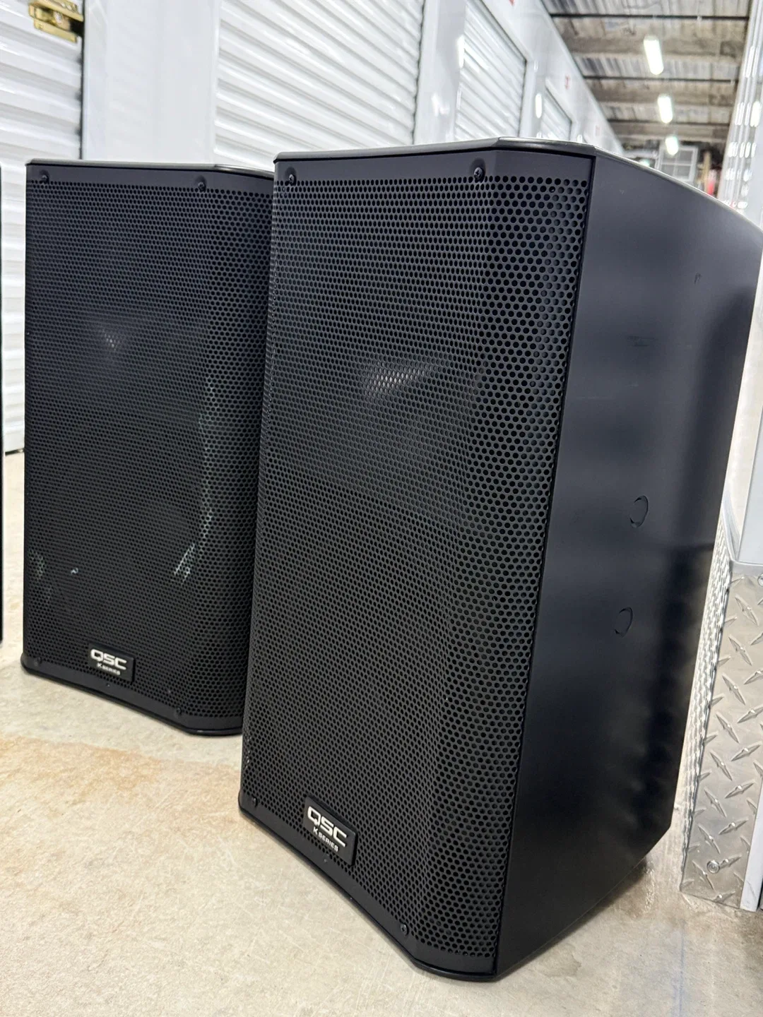 QSC K12.2 Powered Speakers  4 pieces + Tote Bags image indicator(6)