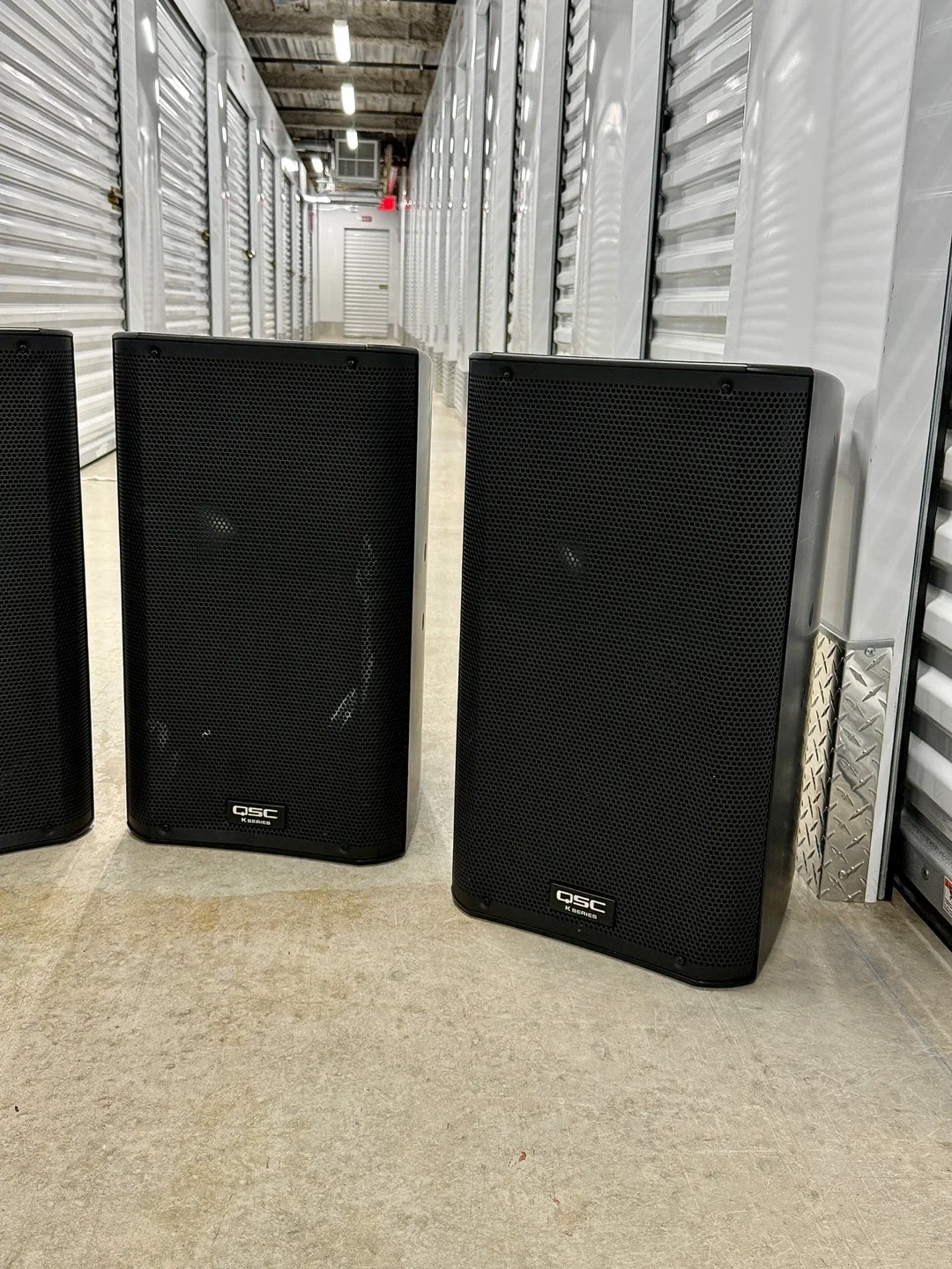 QSC K12.2 Powered Speakers  4 pieces + Tote Bags image indicator(5)