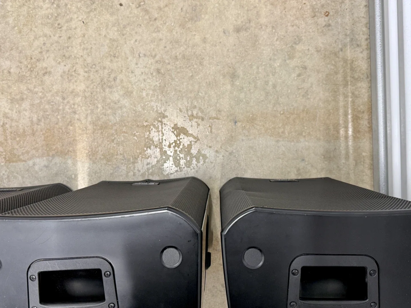 QSC K12.2 Powered Speakers  4 pieces + Tote Bags image indicator(8)