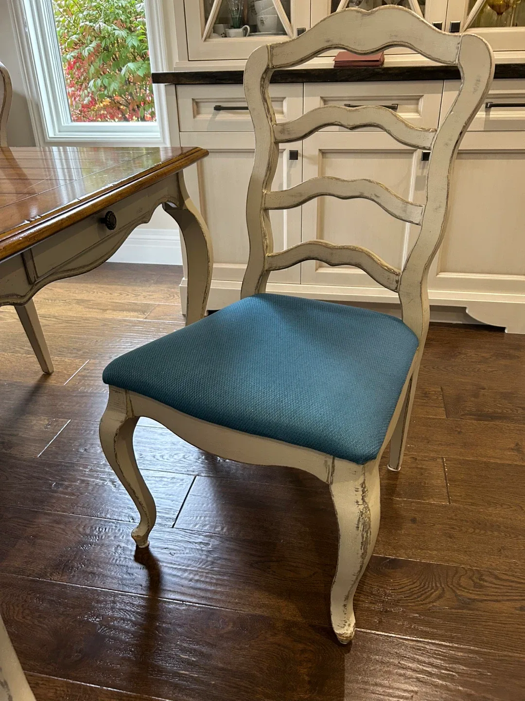 Dining Table with 6 Chairs image indicator(3)