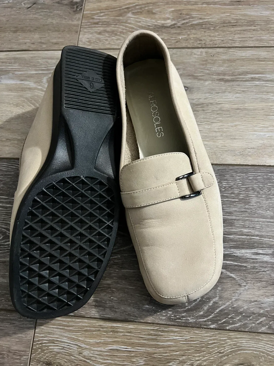 Aerosoles Beige Leather Loafers image indicator(2)