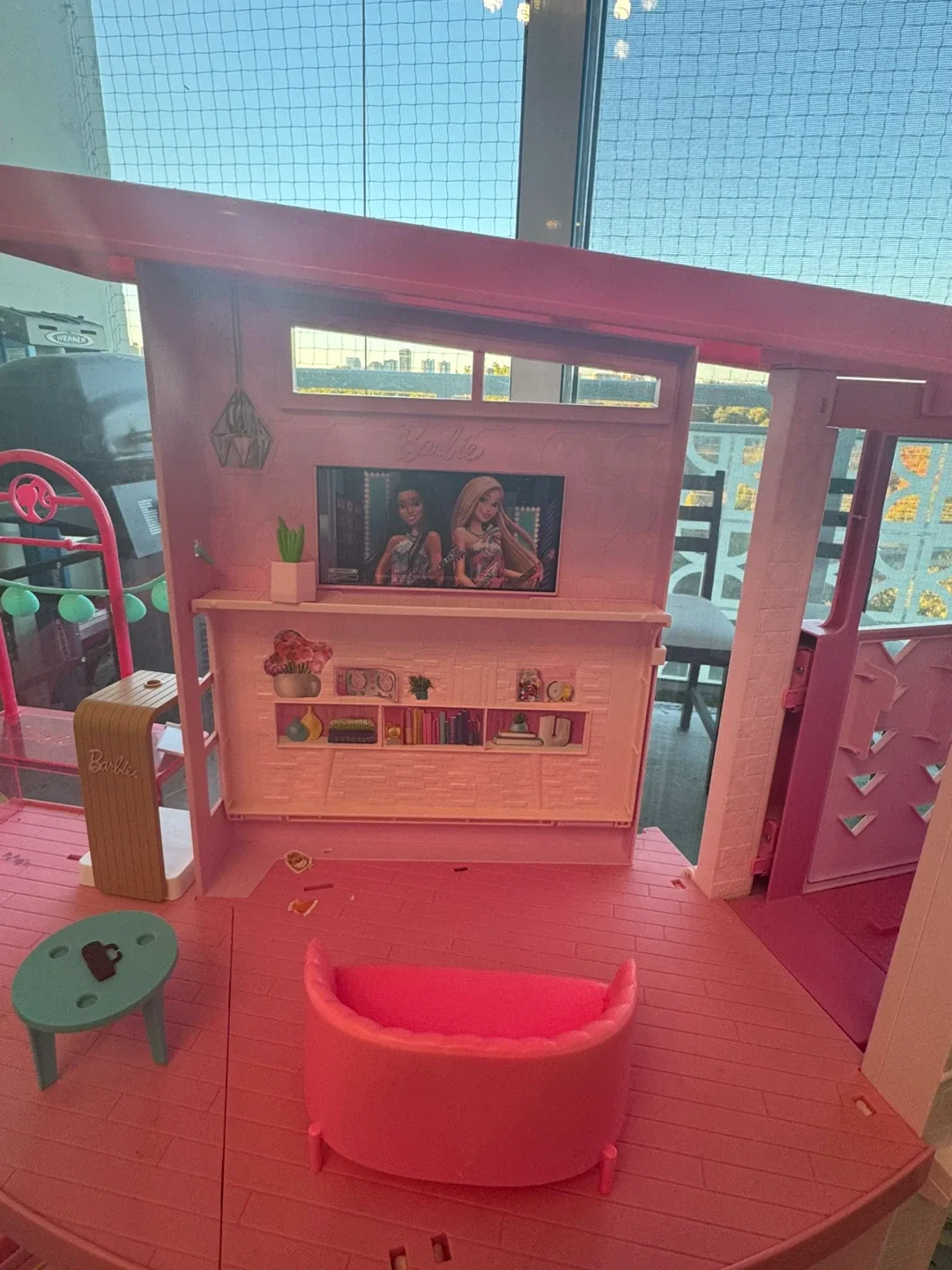 Barbie house image indicator(2)