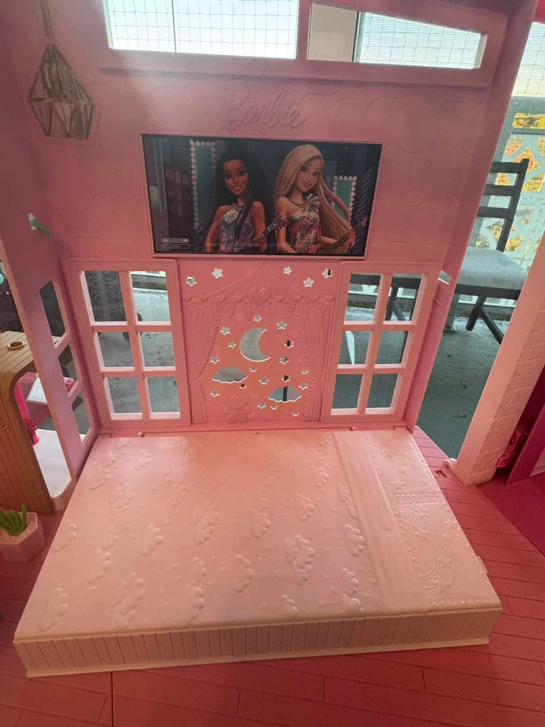 Barbie house image indicator(7)