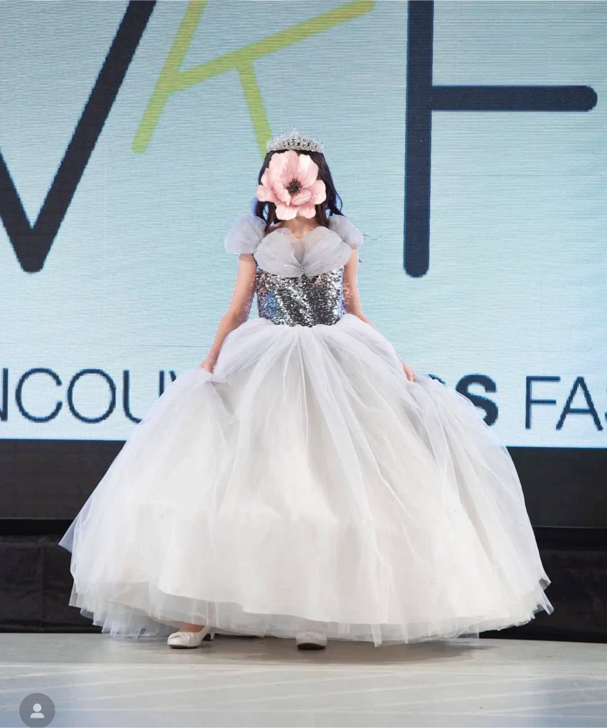 Princess dress ( 9-11 years old) image indicator(2)