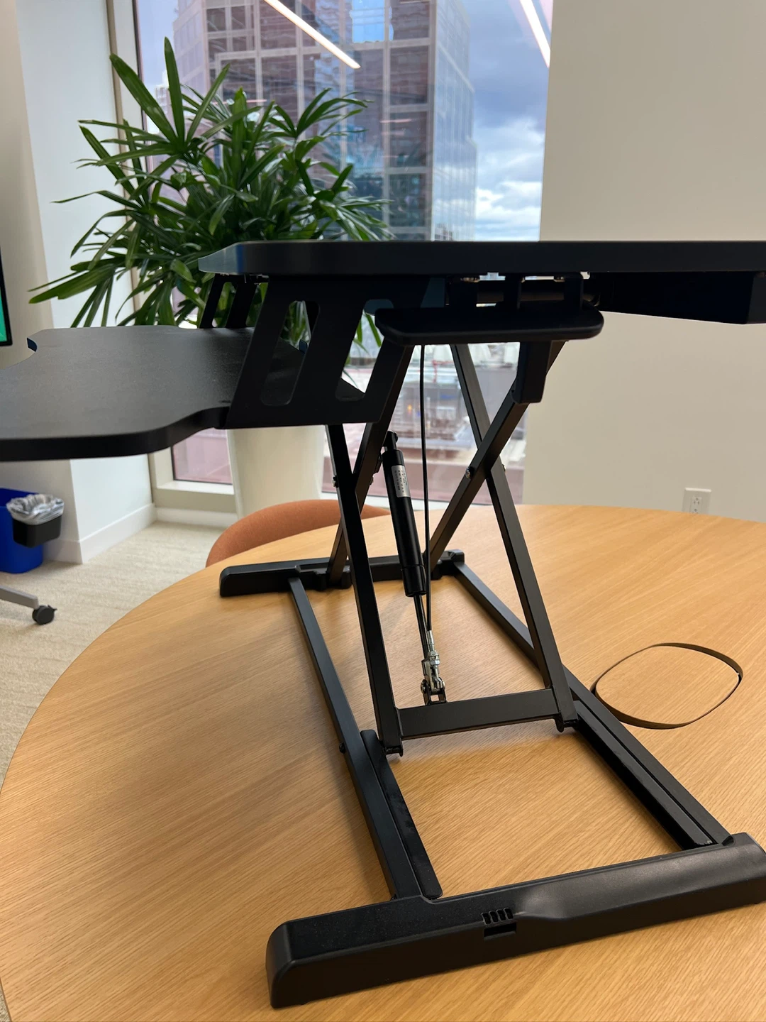 VIVO Black Height Adjustable Standing Desk Converter - photo 4