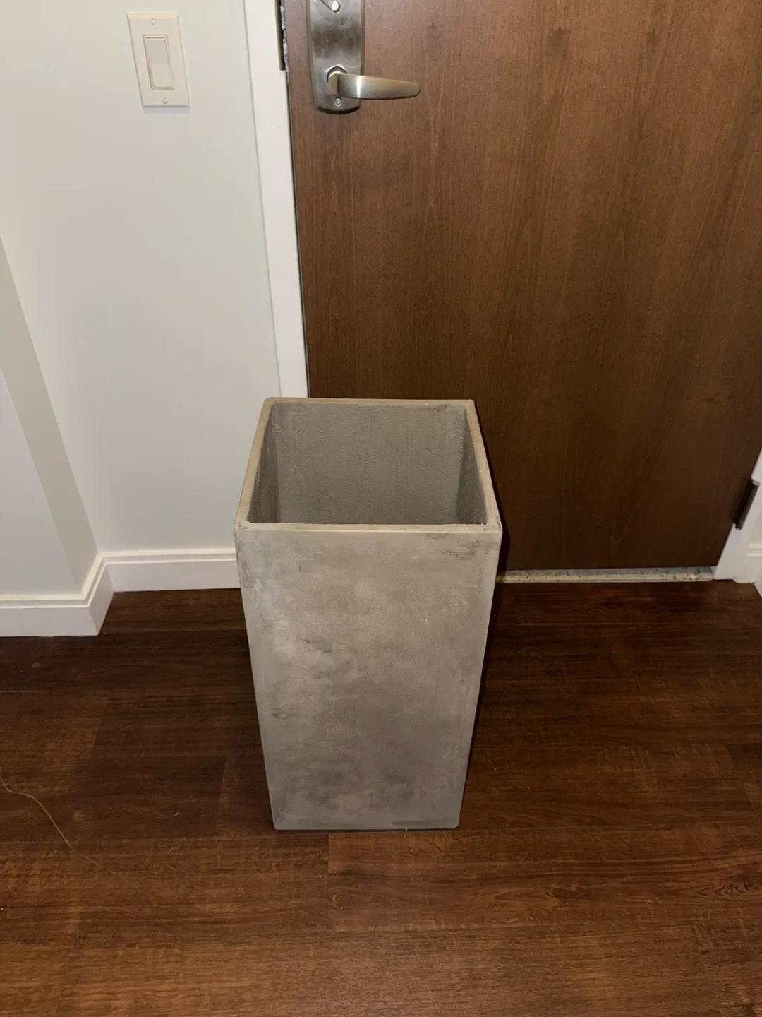 Concrete Square Planter - 14x14x28 in image indicator(3)