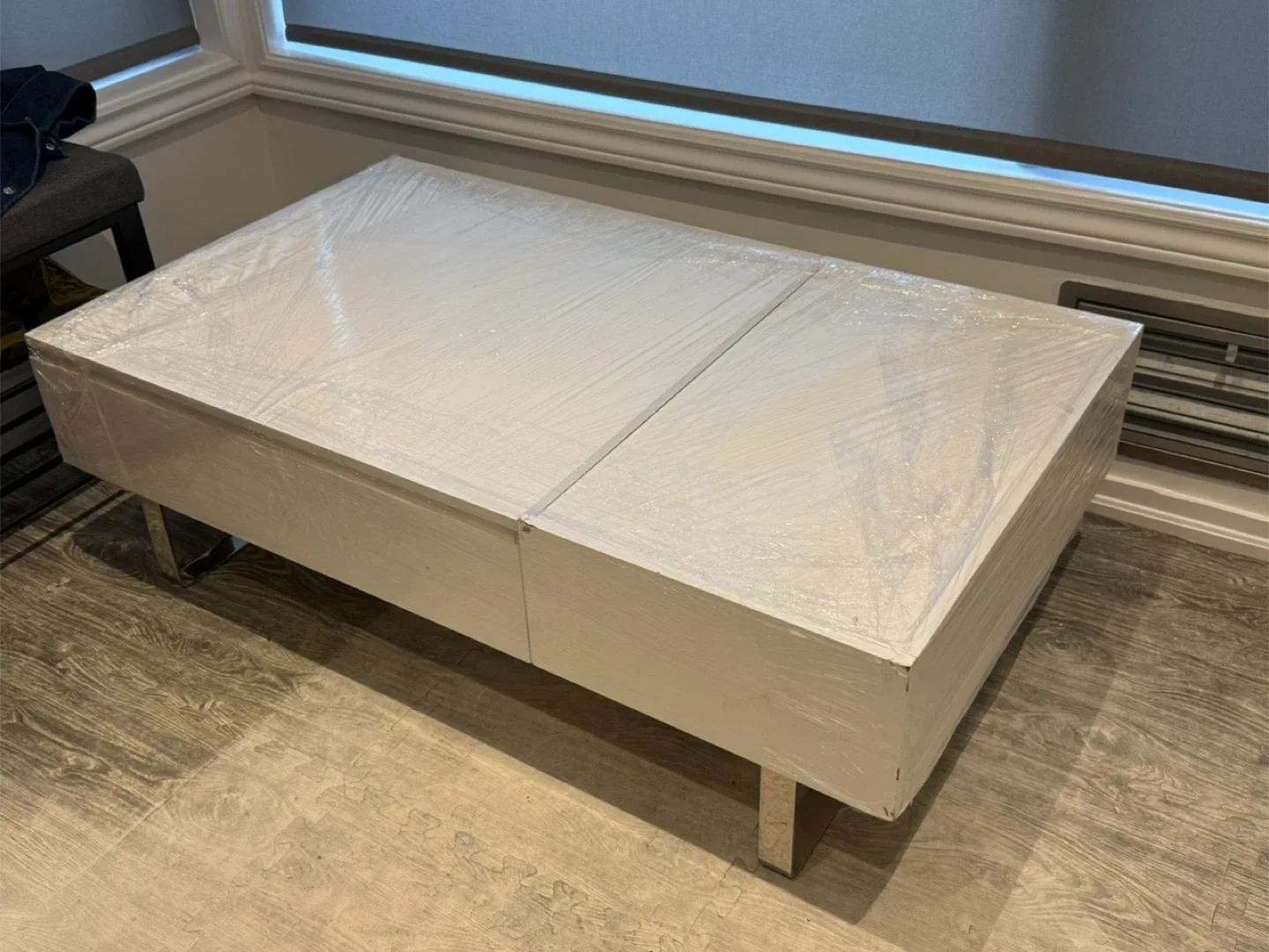 White Modern Lift Top Coffee Table image indicator(5)